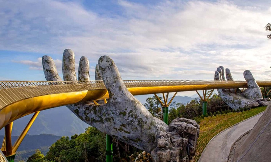 Cây Cầu Vàng tại Đà Nẵng núi bà nà thuộc top các cây cầu đi bộ ấn tượng nhất thế giới