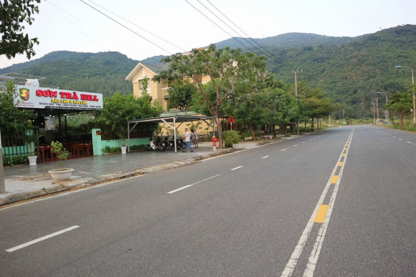 Sơn trà hill, nhà hàng son tra hill số 8 đường Lê Văn Lương, Sơn Trà, ngay chân núi Sơn Trà Đà Nẵng