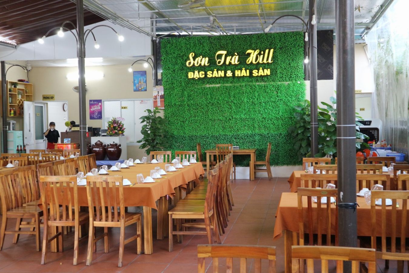 Sơn Trà Hill đà nẵng, nhà hàng phục vụ hải sản tươi sống cho khách đoàn và đặc sản